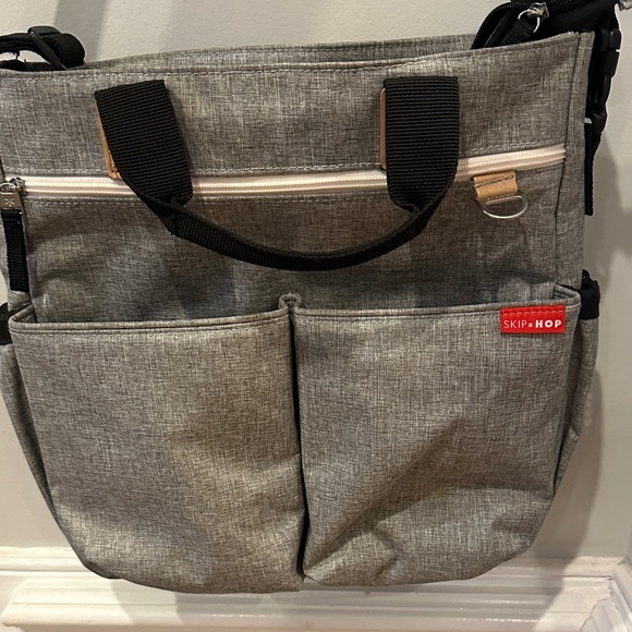 Skip Hop Charcoal Messenger Bag - Picture 1 of 3